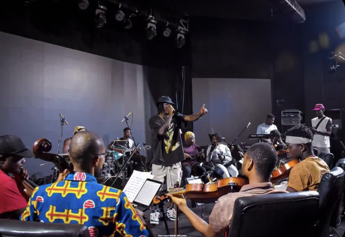 WEBLOCKS's tweet photo. We are moving with an orchestra group 2024
@stonebwoy aura is on a different level,
things I love to see,
always raising the bar,
I didn’t follow wrong,
I’m happy to be a part of history and being a part of #bhimnationglobal movement..
#NONESTOP Visuals dated 14th. https://t.co/klt3RfEIX4