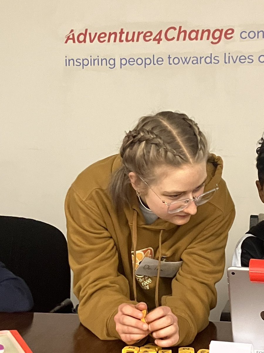 STEMovation is thrilled to be partnering with Adventure for Change after school on Mondays in Waterloo! This week our Laurier STEMovators helped kids code robots, study the Moon’s craters, and make bath fizzers.