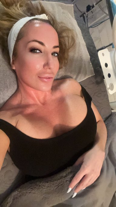 Much needed HydraFacial ✨ Feelin&rsquo; like a brand new woman https://t.co/K48LhiPOwK