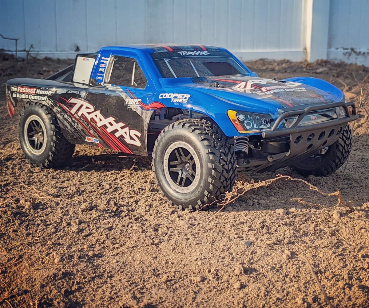 Traxxas's tweet photo. Drop a ✋🏼 if you can SMELL this photo. 👃🏼
Bringing the #Traxxas NITRO Slash out to play! 😤

[[Model # 44056-3]] #TraxxasNITRO
#FastestNameInRadioControl #RC
#TraxxasFanPhoto 📸: readysetrc
#NitroSlash #NITRO #TraxxasSlash https://t.co/Zl6TLVcQtw