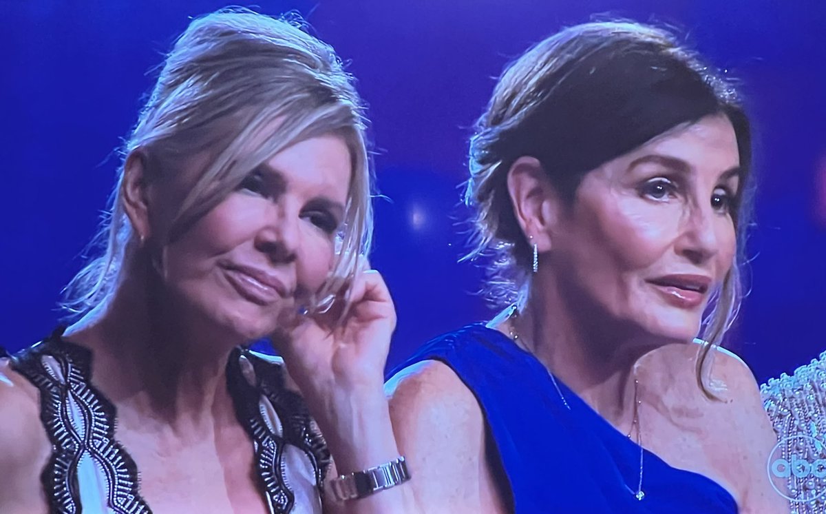 realiTEAspills's tweet photo. THEIR FACES WATCHING SYDNEYS PERFORMANCE 💀
#TheBachelor #bachelor https://t.co/6cshJVBIjF