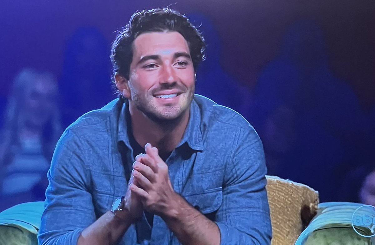 THEIR FACES WATCHING SYDNEYS PERFORMANCE 💀
#TheBachelor #bachelor