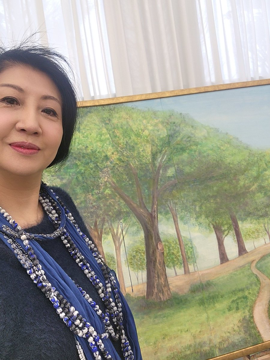 iriscolor's tweet photo. 卒業制作提出しました！
100号の風景画です。
来月は京都で卒業展&amp;卒業式✨
女子大生生活もあと少し笑 https://t.co/ne2TBxPru4