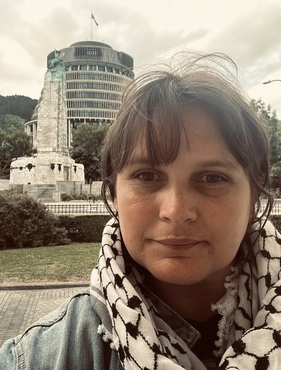 Sarah Jane Teurakura Parton tweet media