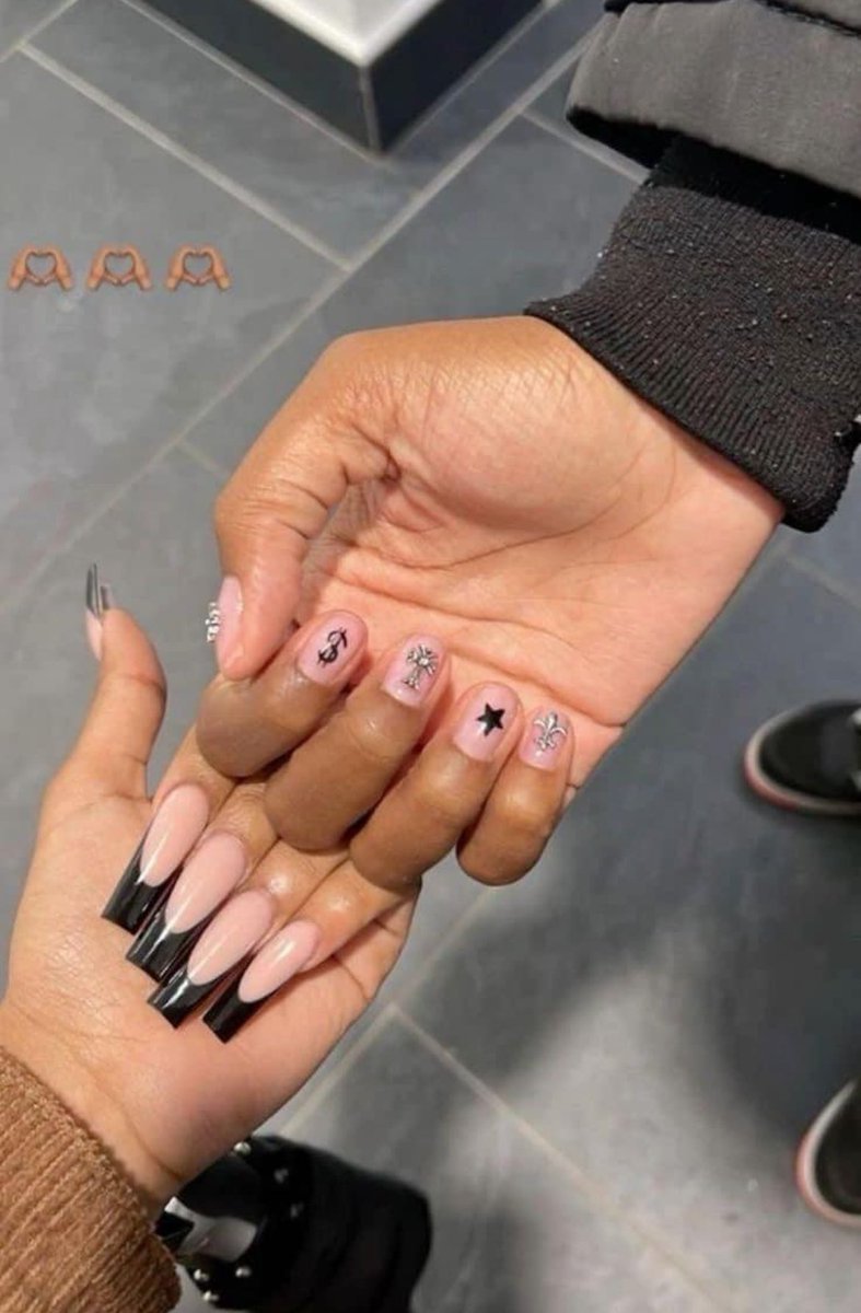 lolitsniyah1's tweet photo. Do yall think it’s gay for a boy to have matching nail sets ?? https://t.co/BGK2sCBj8q