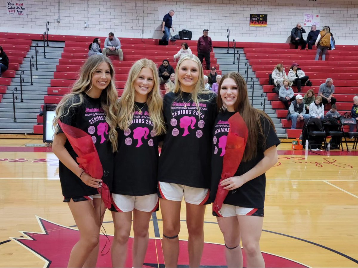 CanfieldLocalSD's tweet photo. Congratulations to our basketball players and family members honored on Senior Night!! https://t.co/DmkO41qsd3