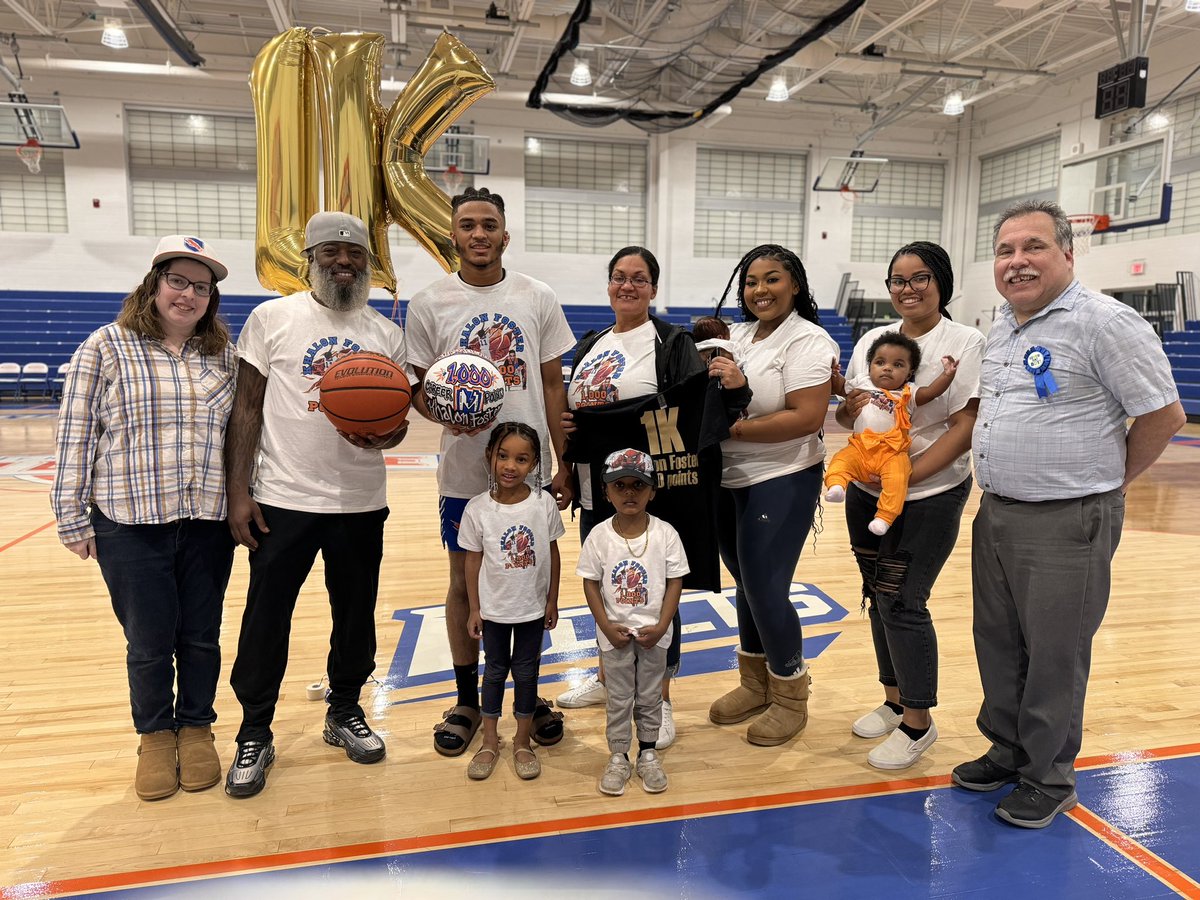 a_melendez10's tweet photo. Enjoyed being on the call for this game and capture the moment Khalon Foster hit his 1000th point tonight. I don’t think I said anything on the broadcast though haha was too focused on getting this on video. https://t.co/SHcm3z3W4a