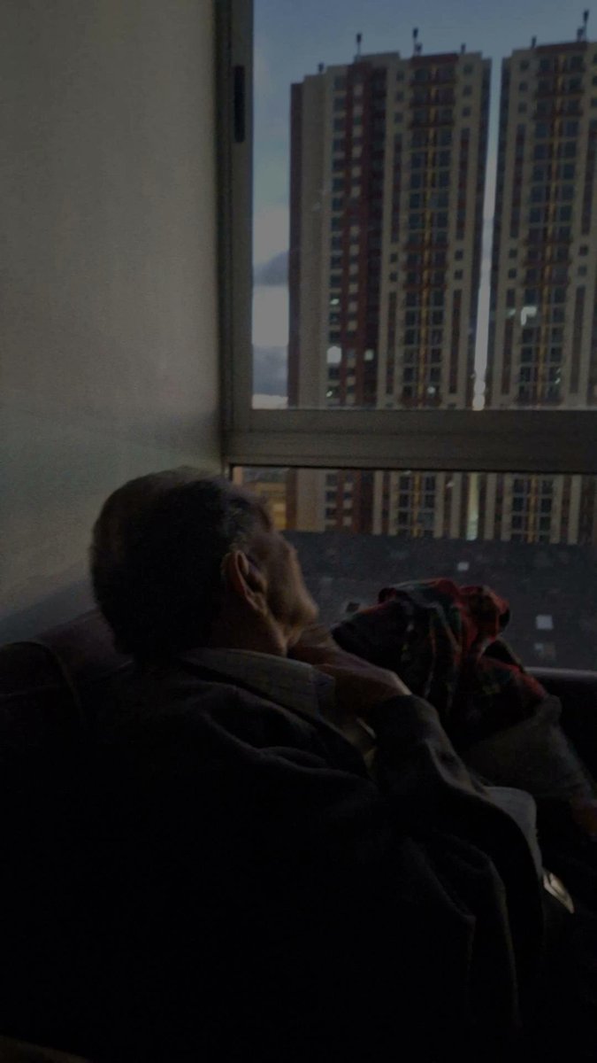 Julliethm_'s tweet photo. Luego de que falleciera, me di cuenta que teníamos muy poquitas fotos de mi abue en sus últimos años... Creo que por eso ahora tomo mil y un fotos y videos de mi abuelo, para poder recordarlo en todas sus versiones cuando ya no esté. https://t.co/Ynl4vfAGkG