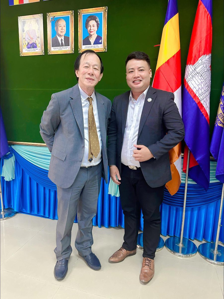 NovVisna's tweet photo. ដោយក្ដីគោរពពីឧកញ៉ាបណ្ឌិត ណាង សុធី  លេខាធិកានៃក្រុមប្រឹក្សាប្រតិបត្តិនៃសភាពាណិជ្ជកម្មកម្ពុជា🇰🇭

សូមជូនពរលោកពូ ជួបតែសំណាងល្អ សុខភាពល្អនិងជោគជ័យ🥰 https://t.co/zO7tO2lzdz