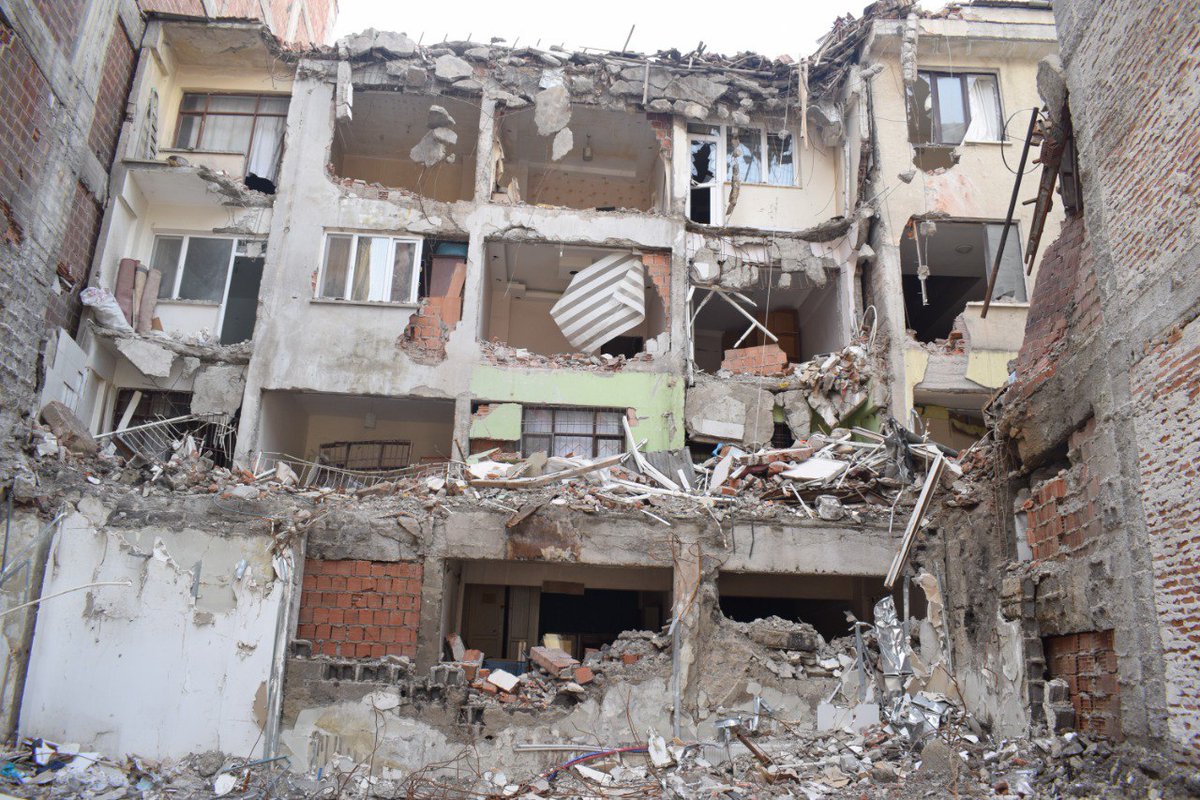 #6subat2023 
#Malatya 
Bir uykudan uyandık kabus gibiydi her şey.Her gün keşke rüya olsa diyorum.Hala şoktayım biz ne yaşadık öyle...