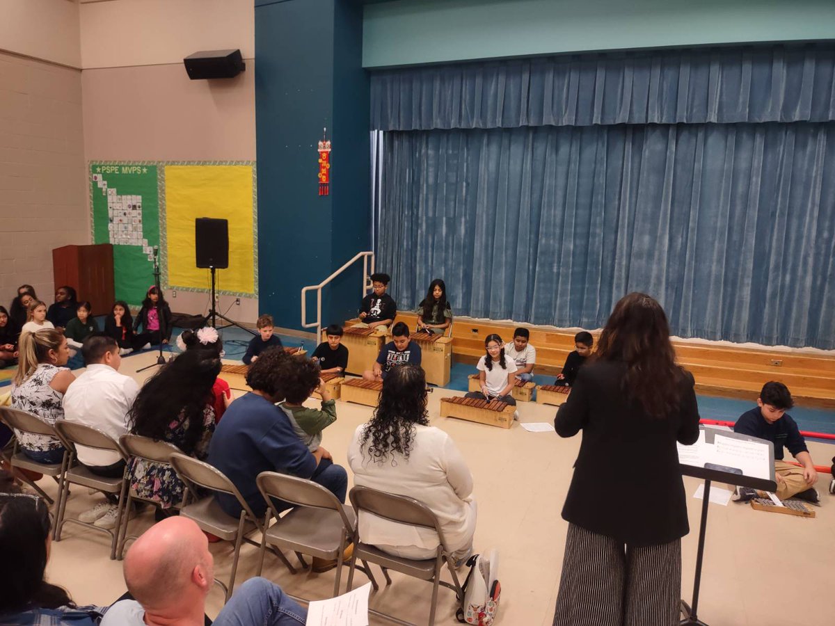 SGPDragons's tweet photo. 🌟 SSGP Spotlight 🌟

✨ Mesmerizing night! 🎤🥁 SSGP Singers &amp; Dragon Drummers rocked the stage! Big thanks to all who joined!
👏🏆 Kudos to Ms. Carmody &amp; our talented students for their hard work. 🌈🎶
👨‍👩‍👧‍👦 #SSGPSuccess #MusicMagic 🚀💙
@HoustonISD
@DrLauraStoutPMP 
@Reg_Fisher1 https://t.co/znURV1KW19