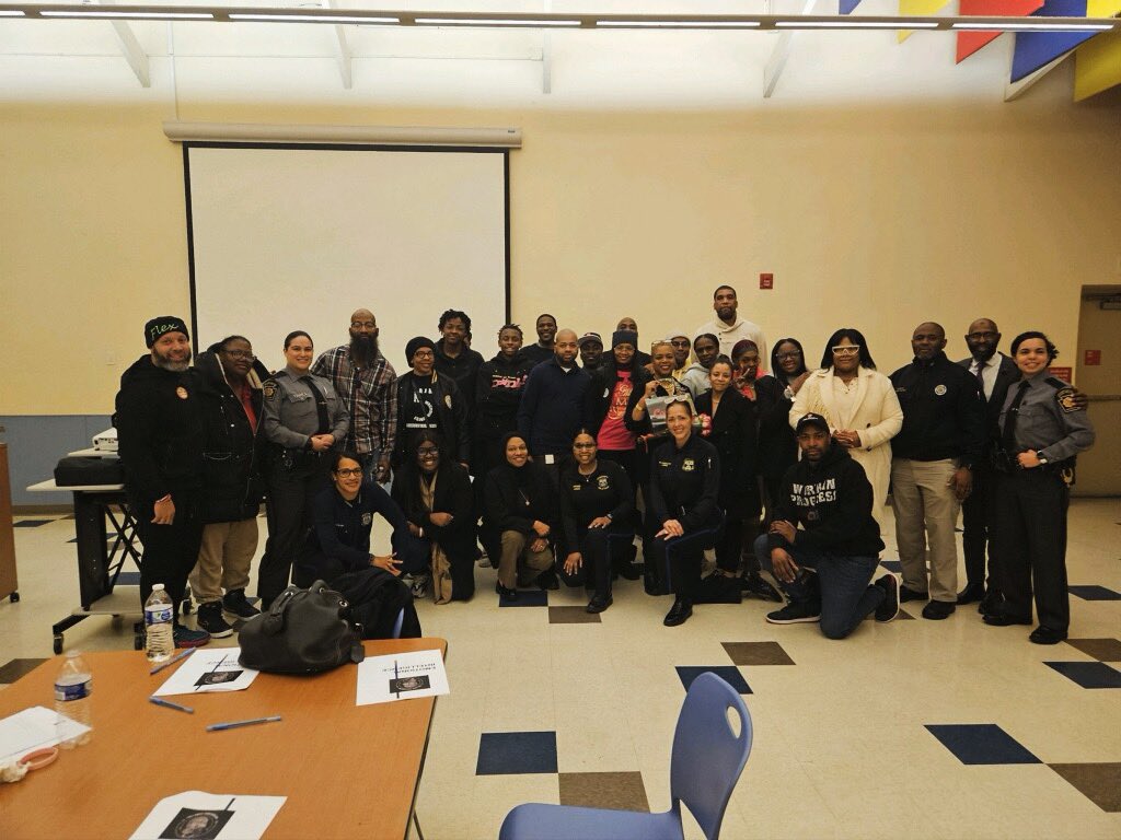 PPDInspJThomas's tweet photo. Spent a fantastic evening at Mercy Ministries with the inspiring Will L. Little leading a discussion on emotional intelligence. The men’s and women’s mentoring circles were buzzing with energy as we delved into this vital topic. #EmotionalIntelligence #MentoringCircle #Community https://t.co/U59iv1tgeT