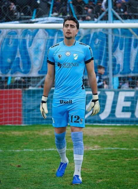 Yo te espero todavía
Yo creo que el olvido es una fantasía
Y así destinado a padecerte
Sigo loco como siempre
Inventando lo que sea para verte