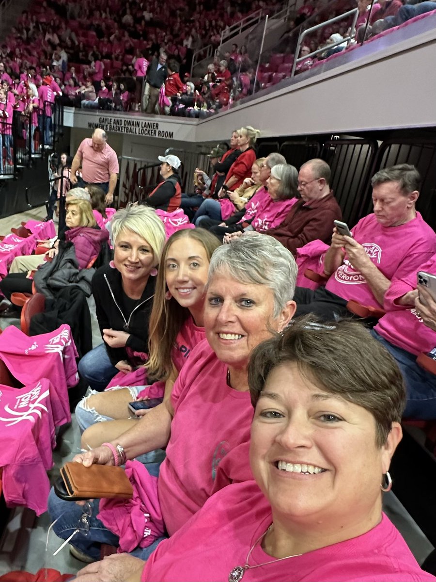 Krystal_Tyndall's tweet photo. @KayYowFund Grateful to share this night with the #Play4Kay survivors! #gopack #everycatchcounts #fishin4acure #reelinhope12 @DebbieW39469226 https://t.co/4Am1Q9rULG