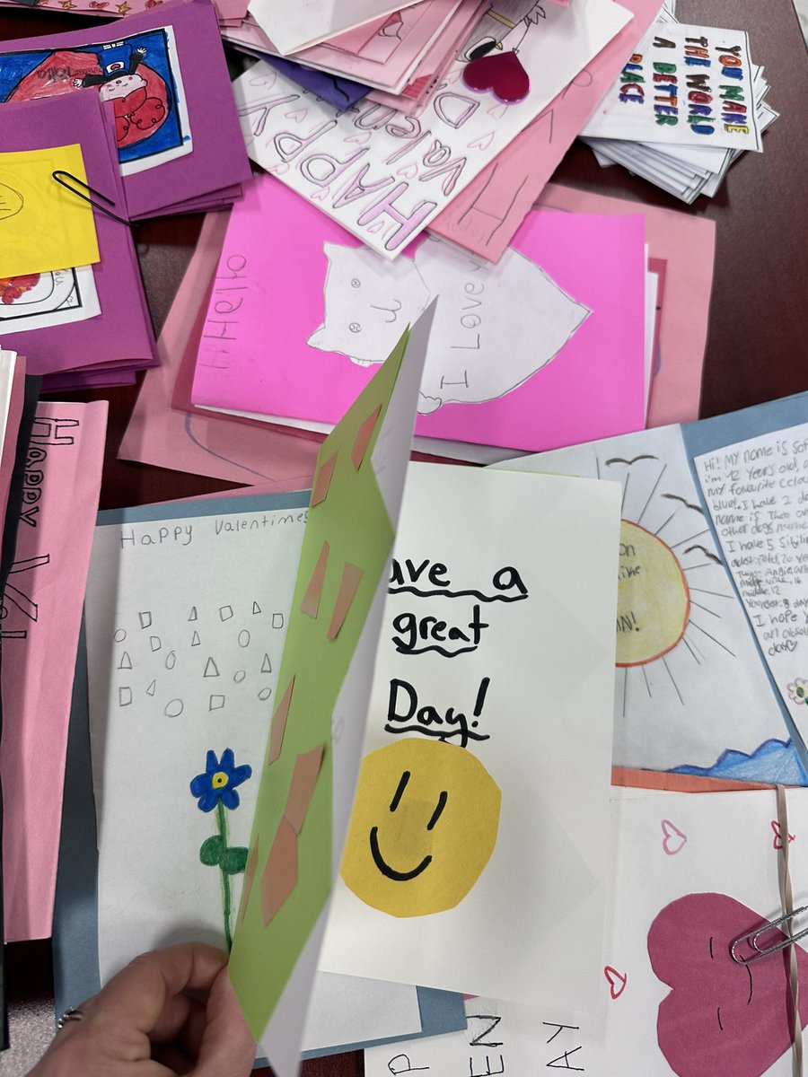 sketchr1's tweet photo. Fred C. Cook and Marshview public school participated in the Caring with Cards and Carnations Campaign that distributes handmade Kindness cards to seniors in Bradford. Thank you @SouthSimcoePS for organizing this great initiative. @SCDSB__OPHEA @opheacanada https://t.co/e0eYmKnWk2