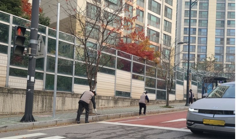 eric6480's tweet photo. [성남저널] 성남시, 어르신 소일거리에 92억원 투입…4600명 참여 규모 https://t.co/gTZx46uqaA https://t.co/qw3WRvIa98