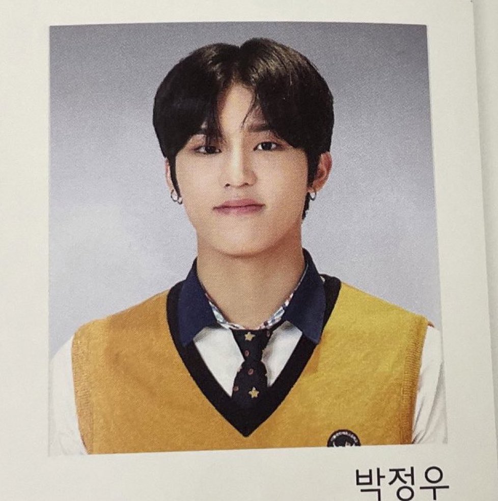 jexngwxx's tweet photo. prettiest iksans graduation pictures 🥺 https://t.co/DzOQlHviO7