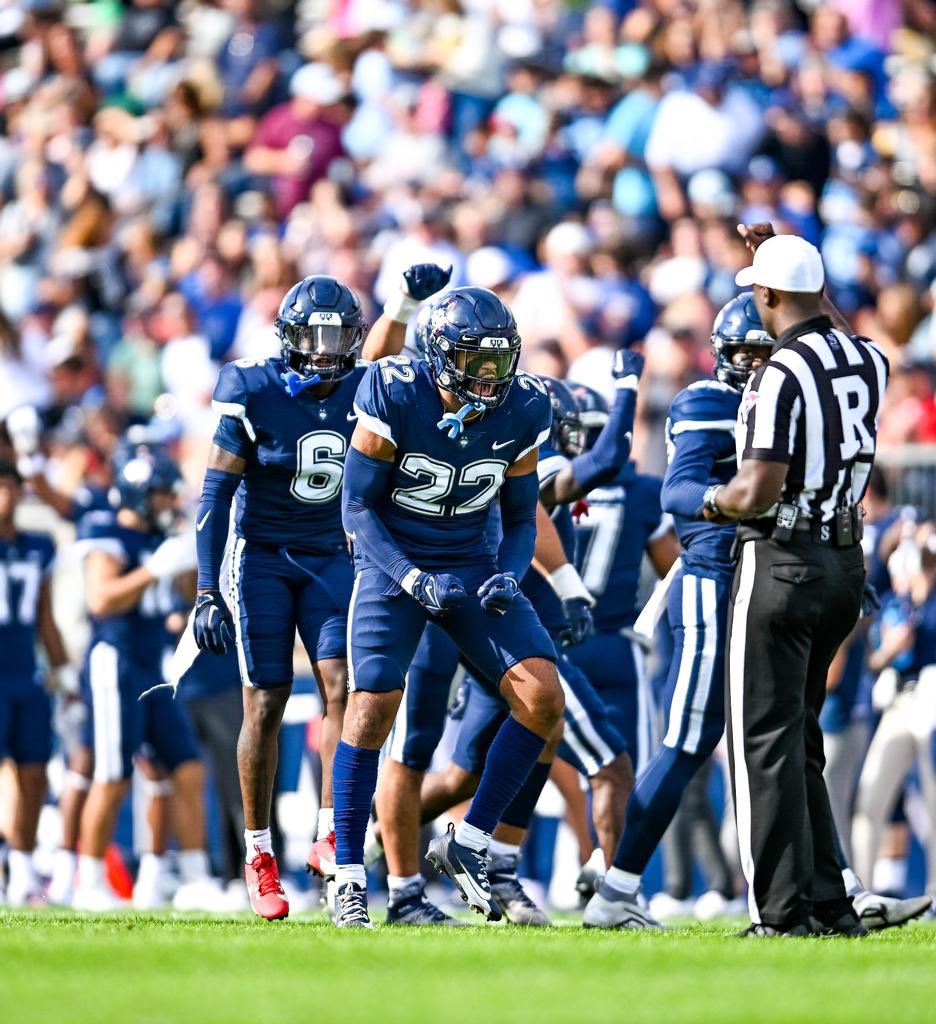 chastonsmith_4's tweet photo. Blessed to receive an offer from the University of Connecticut! @CoachDHilliard 🔴🔵⚪️ @BeardenFB @Grade_aTraining @PennySmith_ @NCEC_Recruiting https://t.co/xPYxmi1cSi