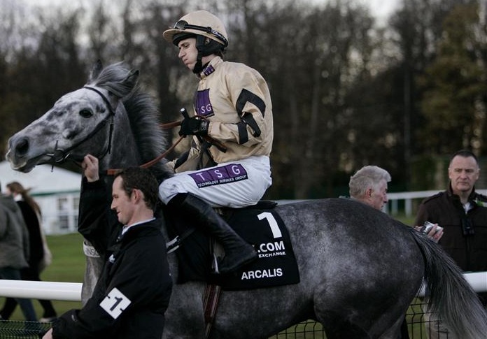 ITS A GREY DAY - Our TUESDAY Weekly Feature of a Famous/Notable Grey Horse

ARCALIS               (b. 06 Mar 2000 gr g)

Winner of 11/46 races
youtube.com/watch?v=2_bIai…