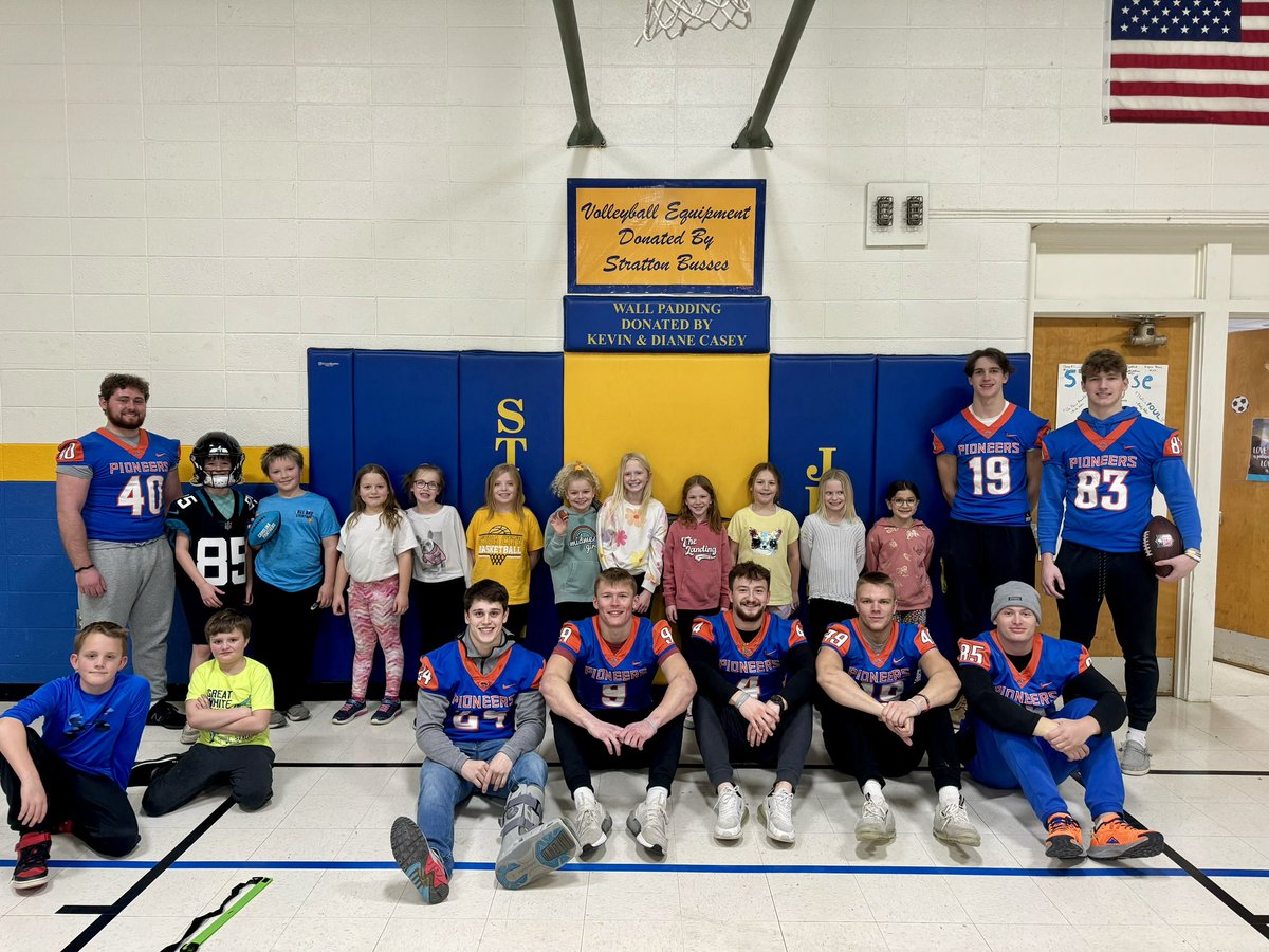 Had a great time volunteering last week at St. Rose. Blessed to have these opportunities to help the community! <a href="/1darnold/">Dan Arnold</a> <a href="/UWPlattFootball/">UW-Platteville Football</a>