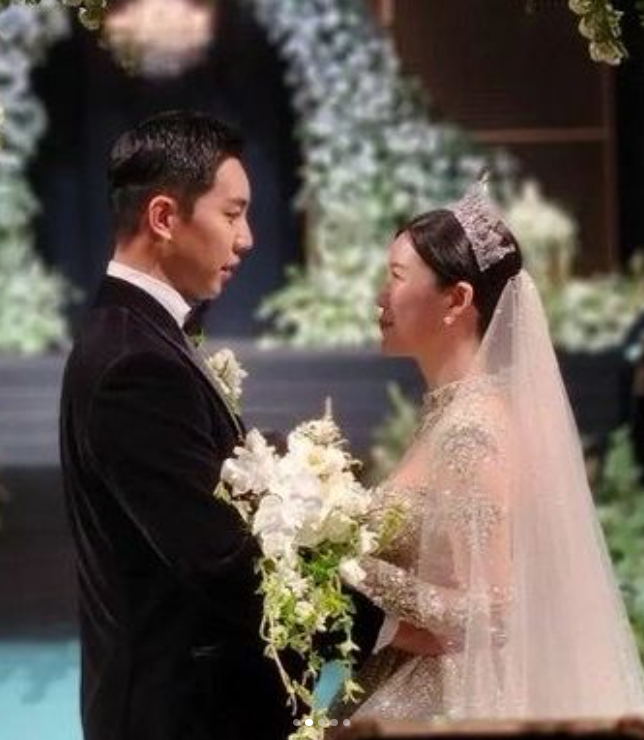 HumanMade:

We are happy to announce that #LeeSeunggi and #LeeDain gave birth to a daughter on the afternoon of February 5th.  Both mother and child are in good health, and Lee Seung-gi expressed his gratitude and happiness that the precious child was born safely.