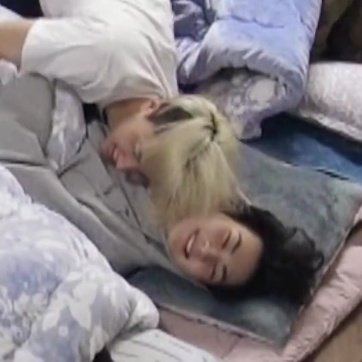 Jaywonhugs's tweet photo. “It’s just a hug”

the hug: https://t.co/h5uvOBrE7F