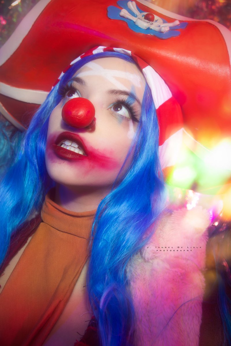 She’s glamour everyone 🤡 🏴‍☠️ Shot the dreamiest Buggy set with @jisobeldelisle . Who I can always count on to make a clown sexy ❤️✨