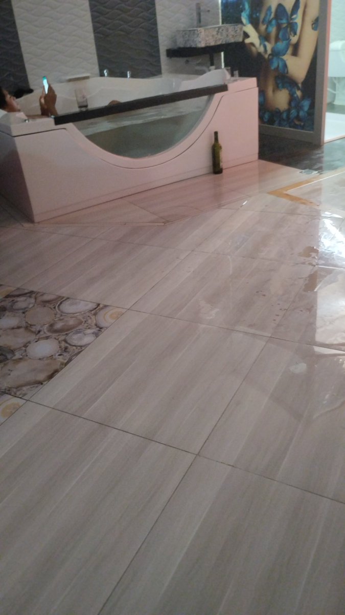 oso1084633's tweet photo. Que rica tarde pasándola en el jacuzzi y cogiendo rico 🤤🤤🤤🤤🤤 https://t.co/CfkTWs9EJg