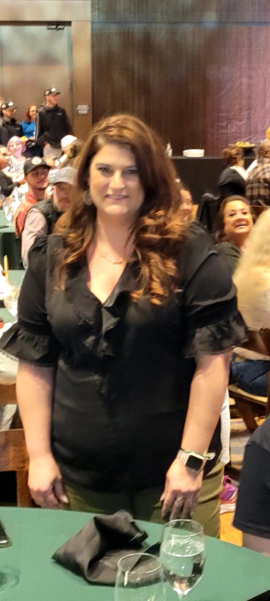 Hey y'all! Check out Living Lucky with Luke Combs winners Nicole Eiselen and Lori Ordogne enjoying a private dinner tonight at the Country Music Hall of Fame &amp; Museum! 😃 At dinner, Lori’s name was drawn to be one of the lucky winners who will get to participate in a special meet