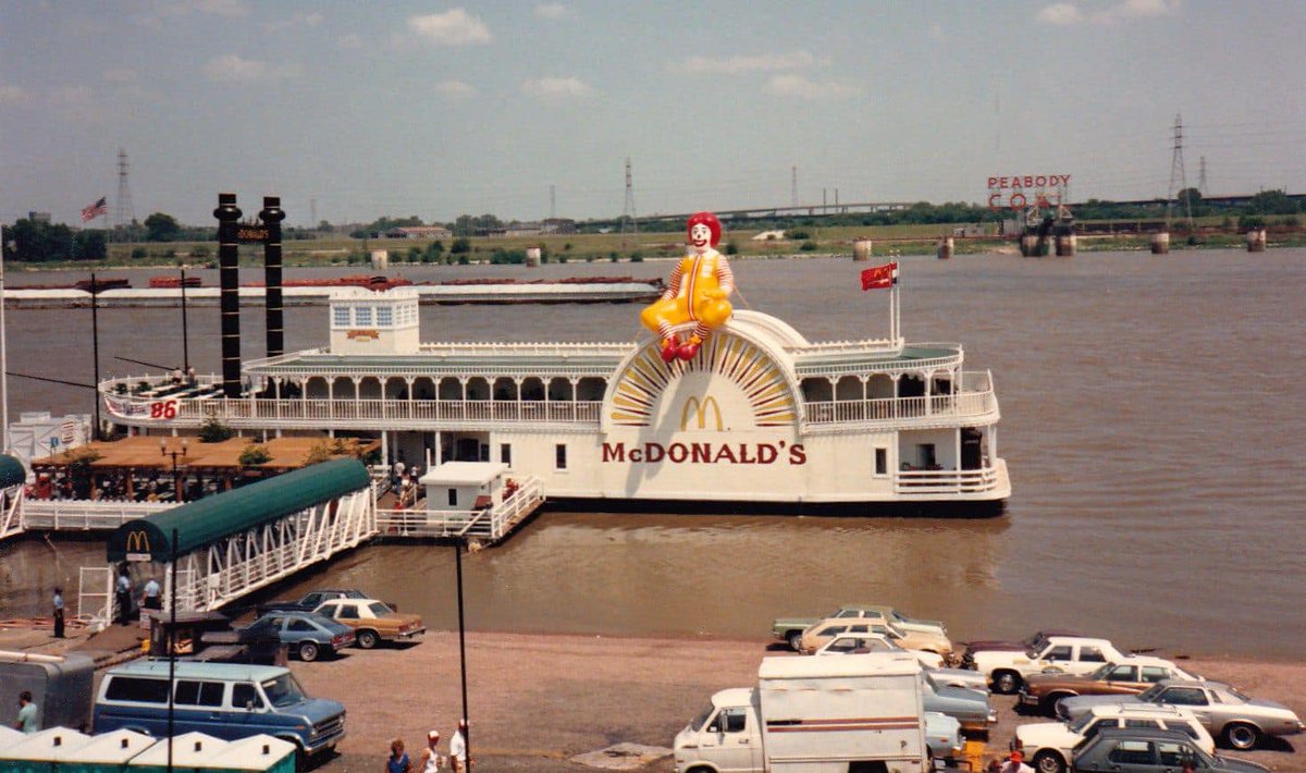 AugieNash's tweet photo. #OTD 1980 - The world’s first floating McDonald’s opened on the banks of the Mississippi River in St. Louis, MO.

It would close in 2000. #StLouis https://t.co/1dqEHbFXcM