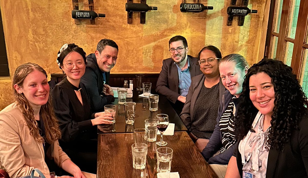 Lab dinner @ORSsociety So blessed to have current and former lab members going back to 2007. @RyanET @ELCyphert_PhD @EvaCGonzalez1 @ChongshanL