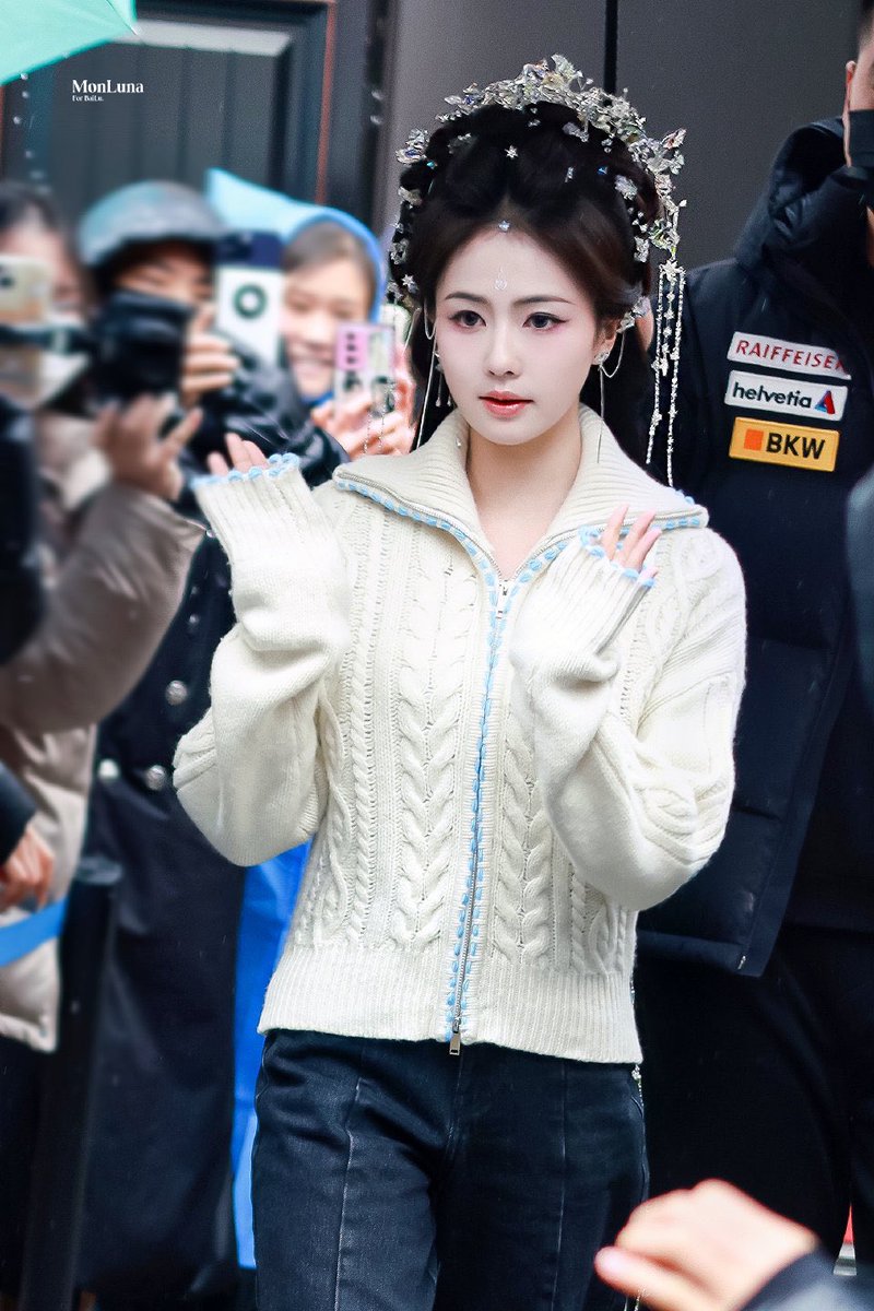 หืมมม สวยมากเก็บทุกรายละเอียด สัญลักษณ์หน้าผาก เครื่องหัว ทรงผม ประณีตมาก! 
สมฐานะมหาเทพเยว่หมีที่สุด 🌟

#ไป๋ลู่ #BaiLu #白月梵星
#MoonlightMystique