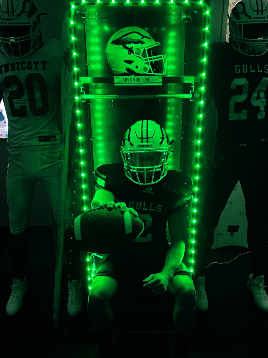 I had a great official visit <a href="/EndicottFB/">Endicott College Football</a>! Thank you to Coach Perillo and the rest of the coaching staff for inviting me down.