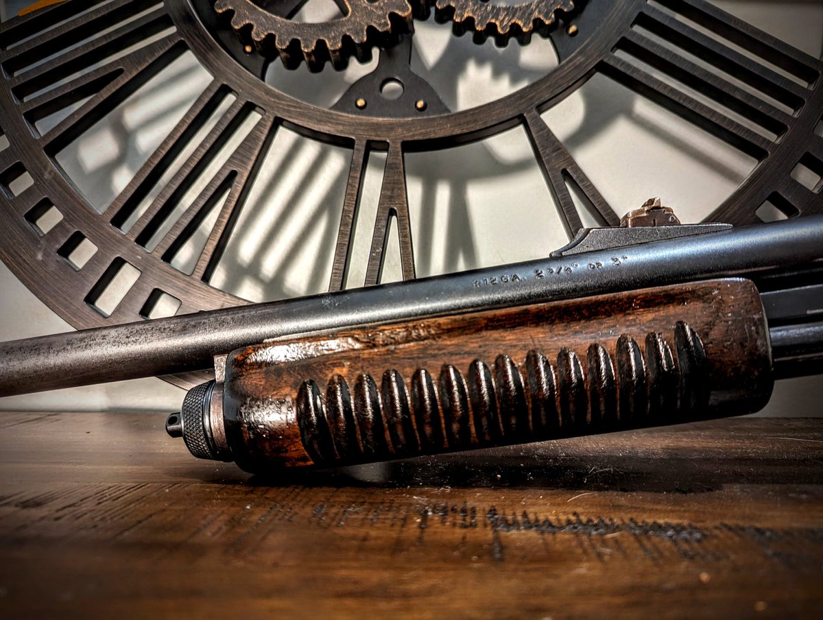 Type07Safety's tweet image. I was going to refinish it. But it's already kinda awesome 🥵

Any suggestions? 

#Remington #Police #Magnum  #shotgun