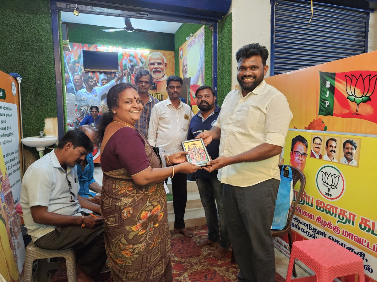 ssubbiah6's tweet photo. இன்று ஆலந்தூர் தொகுதி அலுவலகத்தில் நம்மோடு தேசப்பணியாற்ற நமது கட்சியில் இணைந்த சகோதர சகோதரிகள்
என்றும் அறம் காக்கும் பணியில் நாம்
SS
@annamalai_k @KaruNagarajan @SuryahSG https://t.co/JuTMASfuBf