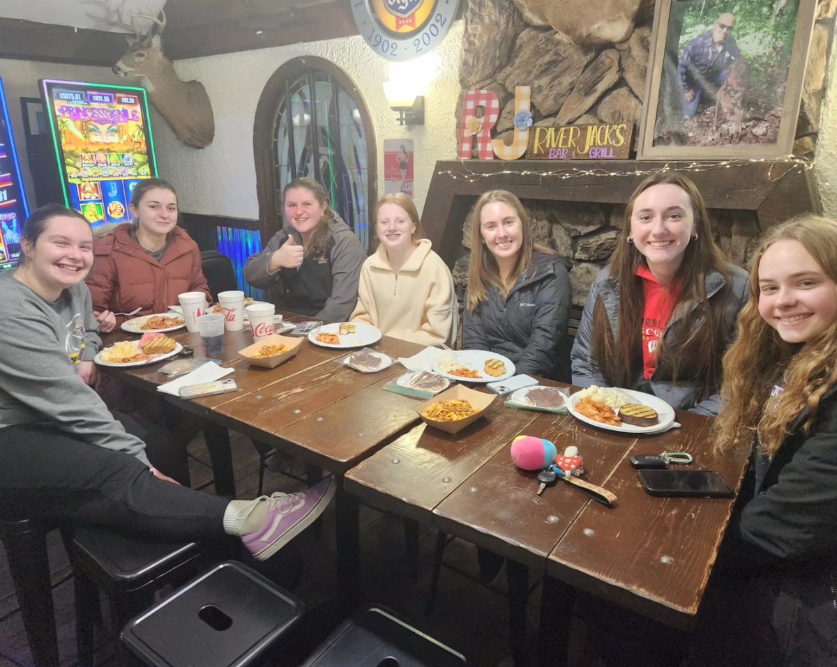 Big shout out to River Jack's for providing a team feed for the girls tonight. It was very much appreciated by all! <a href="/EahsGirlsHoops/">EAHS Girls Hoops</a> #1Herd ##goelks