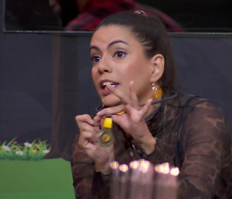 poptime's tweet photo. Fernanda pra Beatriz: "Você precisa GANHAR pra me incomodar, enquanto você não ganha NADA, você continua sendo NADA[pra mim]" #BBB24 https://t.co/dZmwF8AUJ9