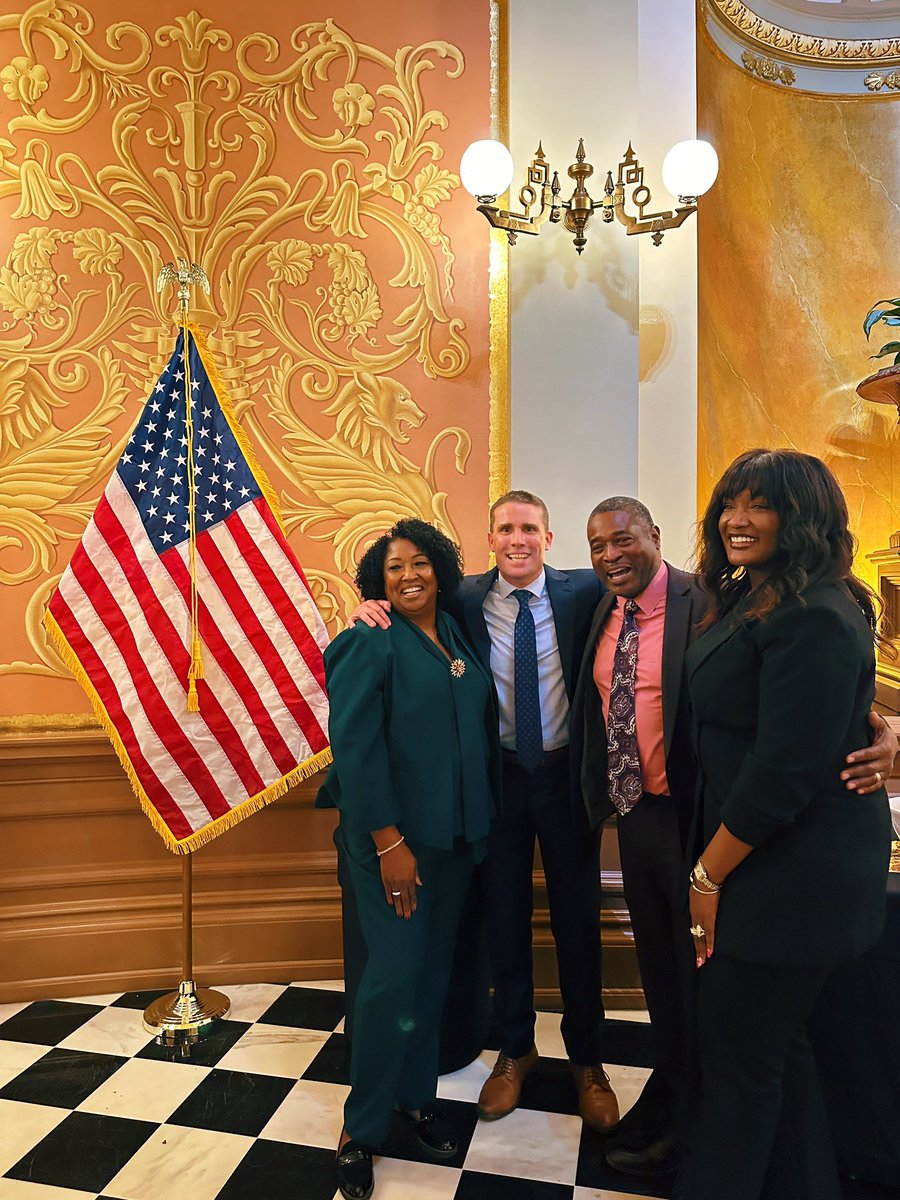 BaileyZaire's tweet photo. Congratulations to our new Senate President Pro Tem McGuire! #SonomaStrong https://t.co/Dyyeyc3yBP