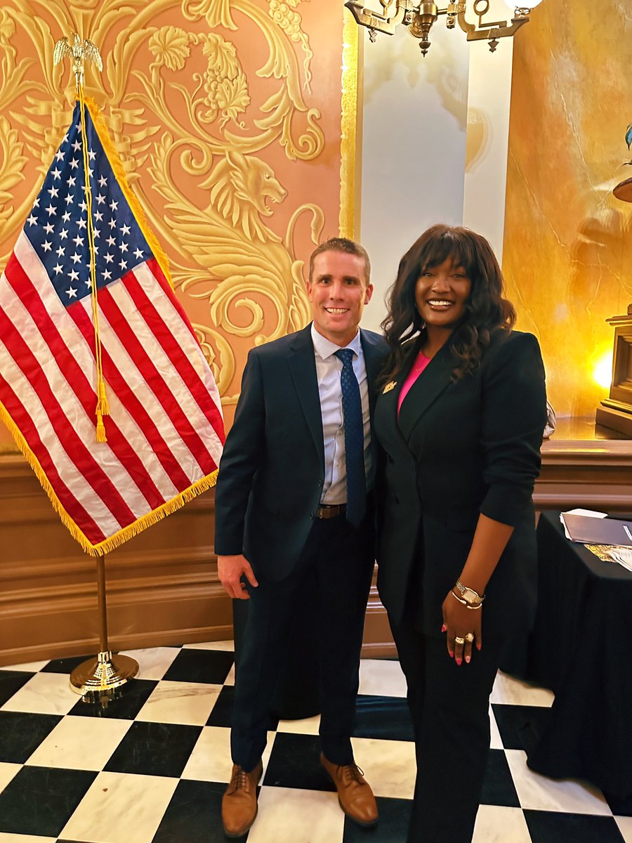 BaileyZaire's tweet photo. Congratulations to our new Senate President Pro Tem McGuire! #SonomaStrong https://t.co/Dyyeyc3yBP