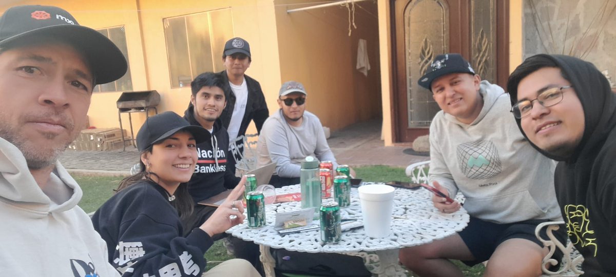 BandaWeb3's tweet image. Con el equipo de campaña de @solencontraluz 

Falta menos de 1 hr para poder votar, necesita votos para estar dentro

Pasen a votar ya para que Sol pueda dar su tour por Latam. Link 👇