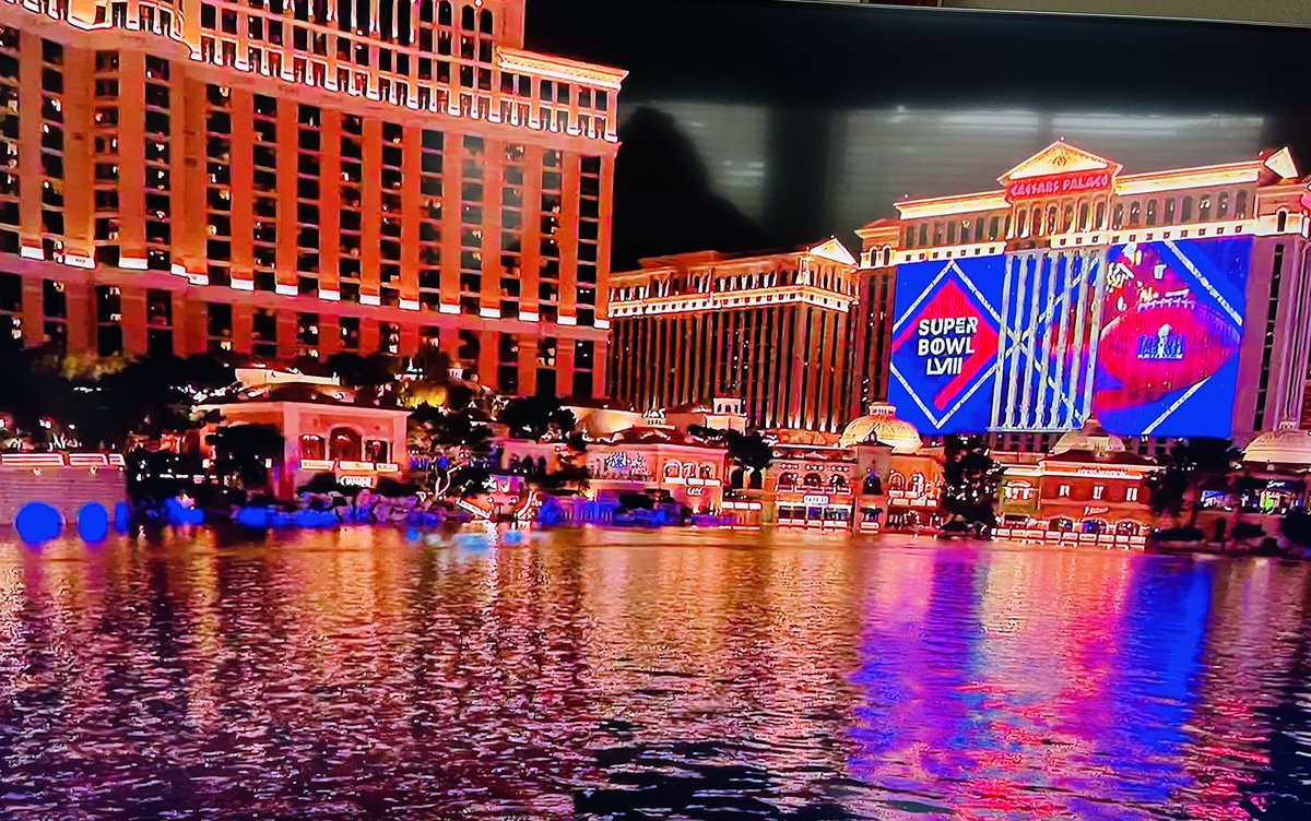chernorris's tweet photo. @obligatraveler @intheolivegrov1 @OdetteDunn @pipeaway_travel @LiveaMemory @MadHattersNYC @RoadtripC @bluebird00010 @wanderwithfour @jollyhobos @sl2016_sl @HHLifestyleTrav @SeasonedTrav Vegas never look so good β¨β€οΈπβ¨ Opening night #SuperBowl2024 #SBinLV #SBLVIII looking π₯ Lol
@Bellagio Hotel Casino π°
@CaesarsEnt #Top4Theme #Top4Game https://t.co/Jwfd7Okgti