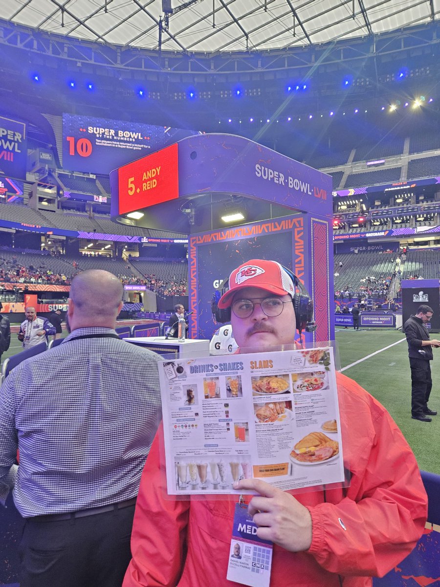 ButcherOccelli's tweet photo. Stop looking, it's me... I'm the fake Andy Reid.
Follow for the gameplan
@
#viabutcher https://t.co/4CqSol0YD3