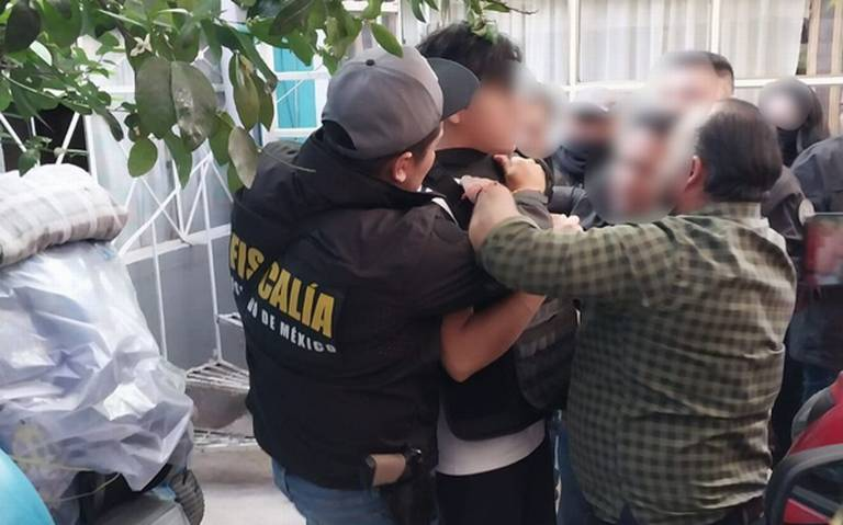 CorresponsalsMX's tweet photo. #ULTIMAHORA
Detienen a Braulio "N" presunto agresor de una empleada de la tienda #Foxstore en un centro comercial de #Naucalpan #Edomex 
El presunto agresor sexual y físico la ataco el 31 de enero acto que quedó grabadoen las cámaras de seguridad
El sujeto se escondia en #CDMX https://t.co/pMVUCKXfDQ