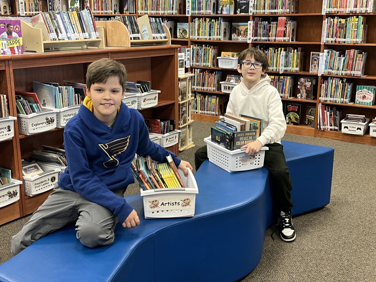 4th grade Library Leaders working hard this morning.  ⁦<a href="/discovery_ridge/">Discovery Ridge</a>⁩ ⁦<a href="/TheLeaderinMe/">The Leader in Me</a>⁩