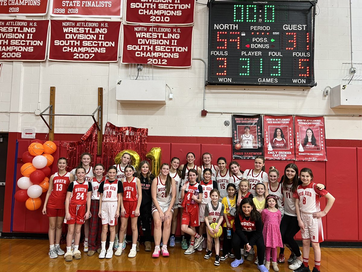 Celebrating our solo senior, Katie Corsetti was a movie. She ended the night with 17 points and 7 boards. A fantastic night for a fantastic senior captain who has poured her heart and soul into this program. We’re all better for having played with Katie 🚀❤️