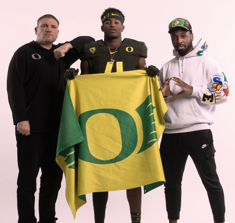 Mater Dei elite edge-rusher Nasir Wyatt (@wy4att) will be my guest on 'Recruiting w/ Andrew Nemec' on @1080TheFAN 7-8 p.m., recapping a crucial unofficial visit to Oregon. Listen here: audacy.com/stations/1080t…