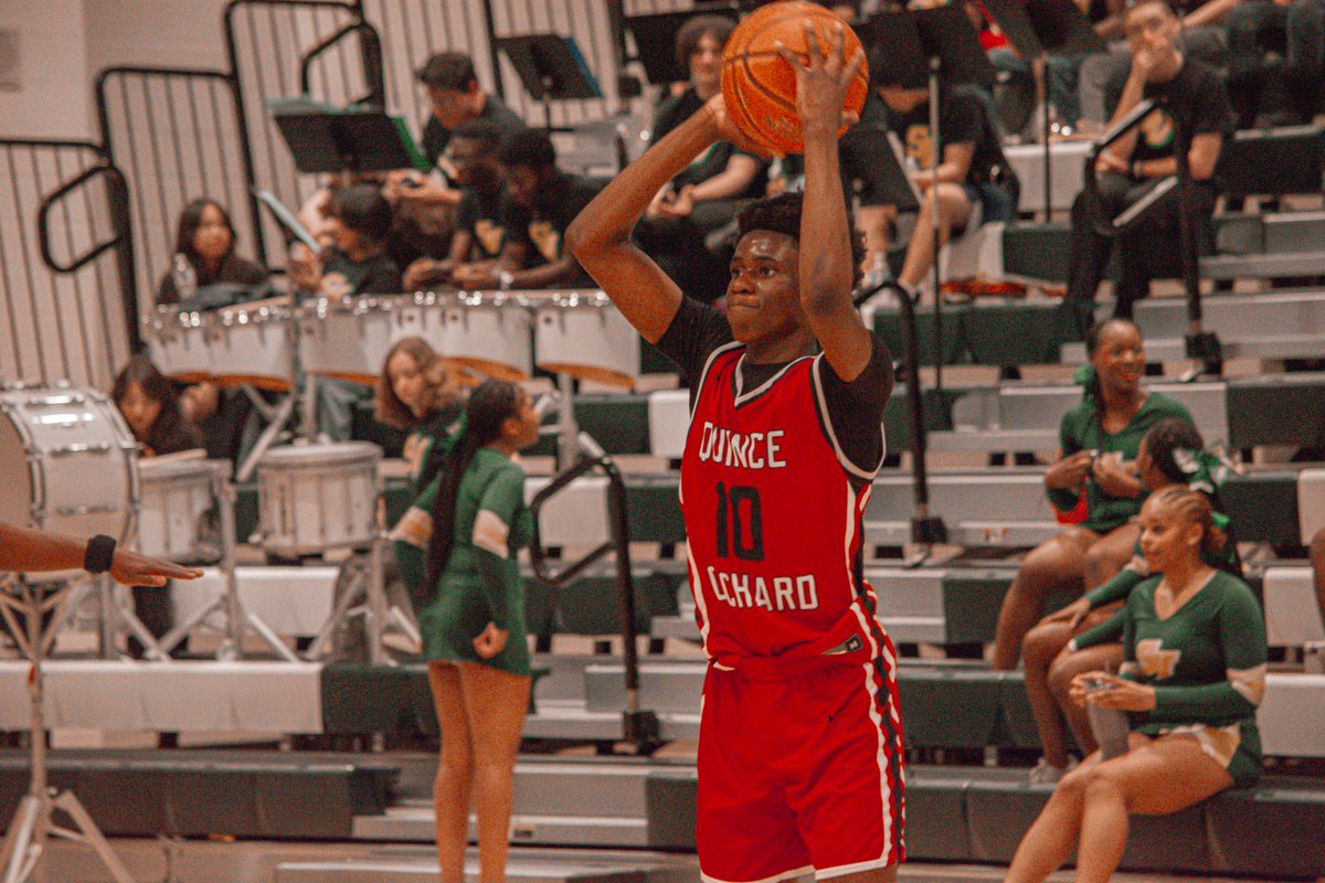 QOHoops's tweet image. Strong team win to start the week 💪

QO - 60 | Seneca Valley - 55

C. While - 17p/10r/3a
@Josiah_Teasley - 15p/4r/2s
@KeyshawnC_ - 14p/2r
K. Bukula - 10p/3r/4a/3s