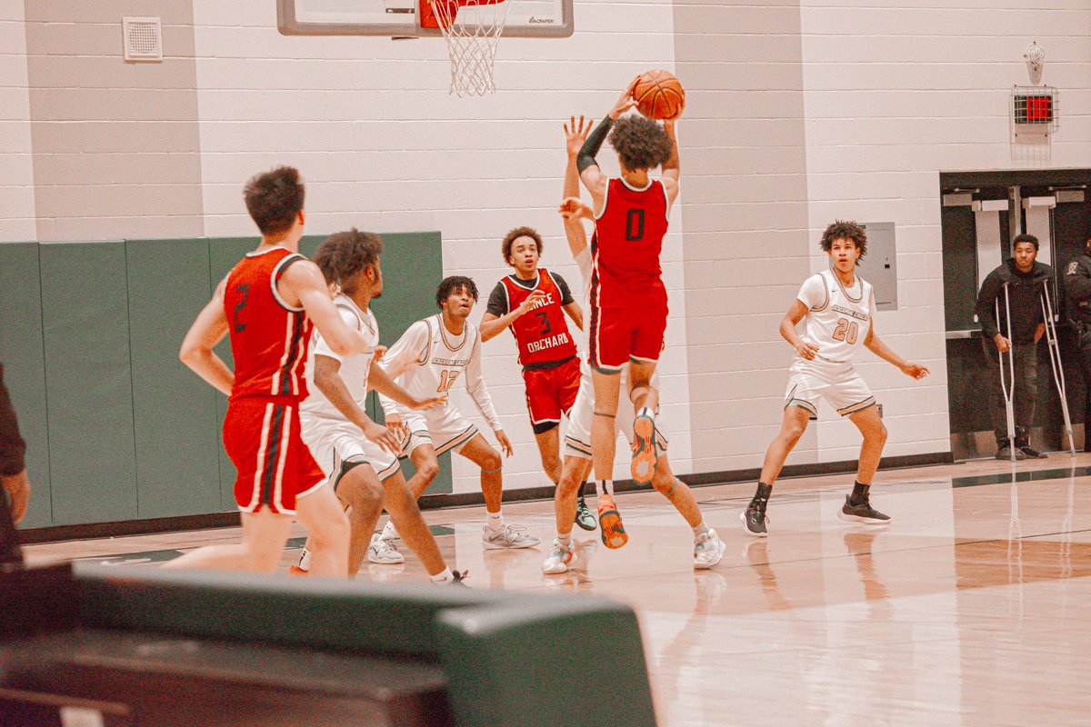 QOHoops's tweet image. Strong team win to start the week 💪

QO - 60 | Seneca Valley - 55

C. While - 17p/10r/3a
@Josiah_Teasley - 15p/4r/2s
@KeyshawnC_ - 14p/2r
K. Bukula - 10p/3r/4a/3s