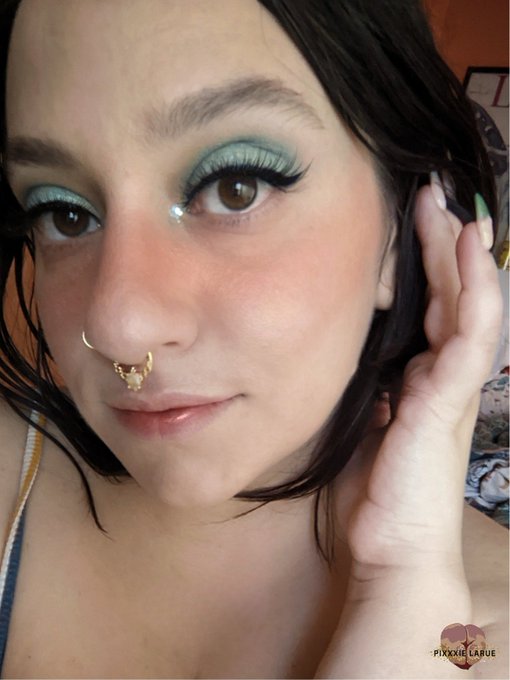 Sometimes I get reeeeeally pretty with my makeup. 🥰 https://t.co/bfsKYsYpNB