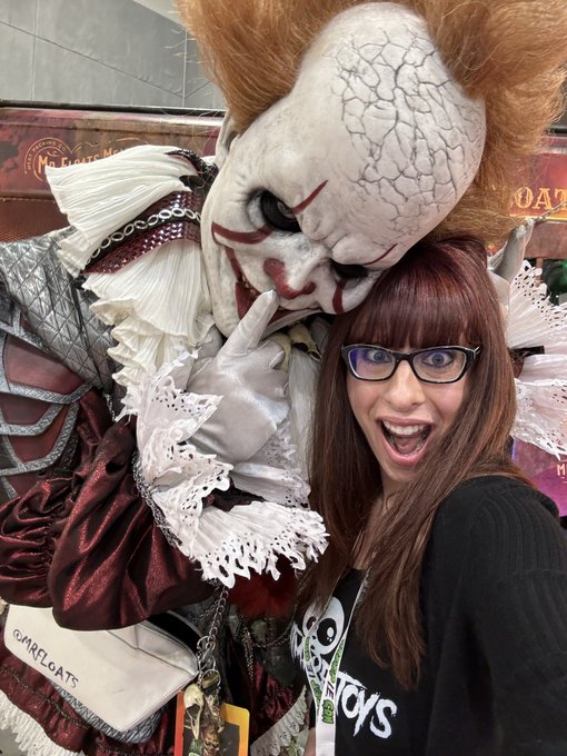 &ldquo;Time to Float&rdquo; 🎈 #pennywise https://t.co/VkONQwMtv4<a href="/tag/pennywise"class="tags">#pennywise</a>